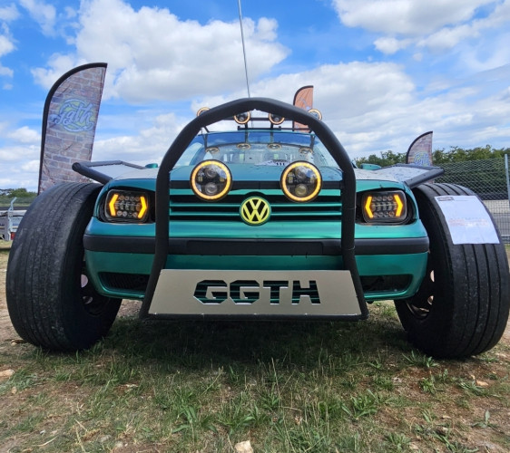 La démesurée Volkswagen Golf 4 2